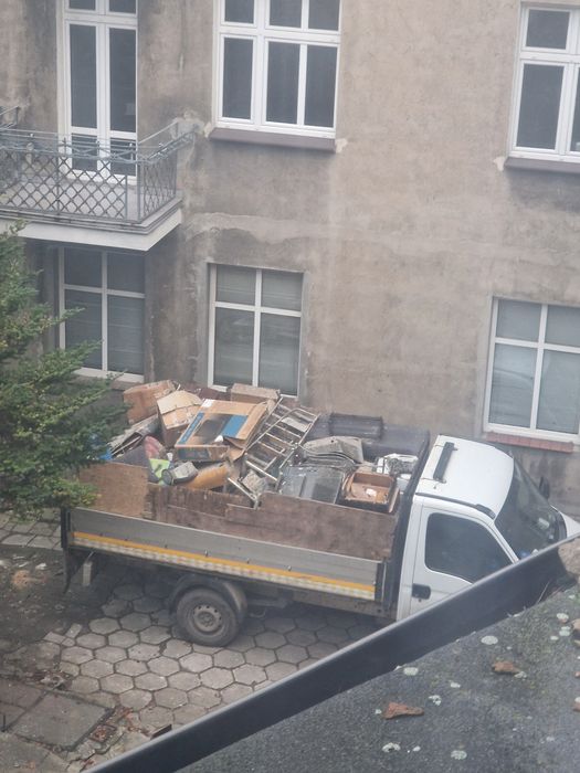 Wywóz starych mebli  likwidacja mieszkań biur