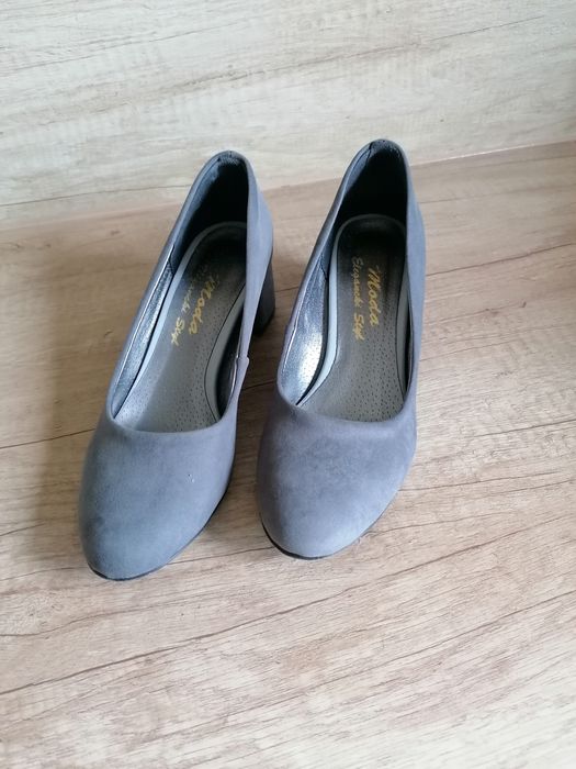 Buty damskie czółenka na słupku