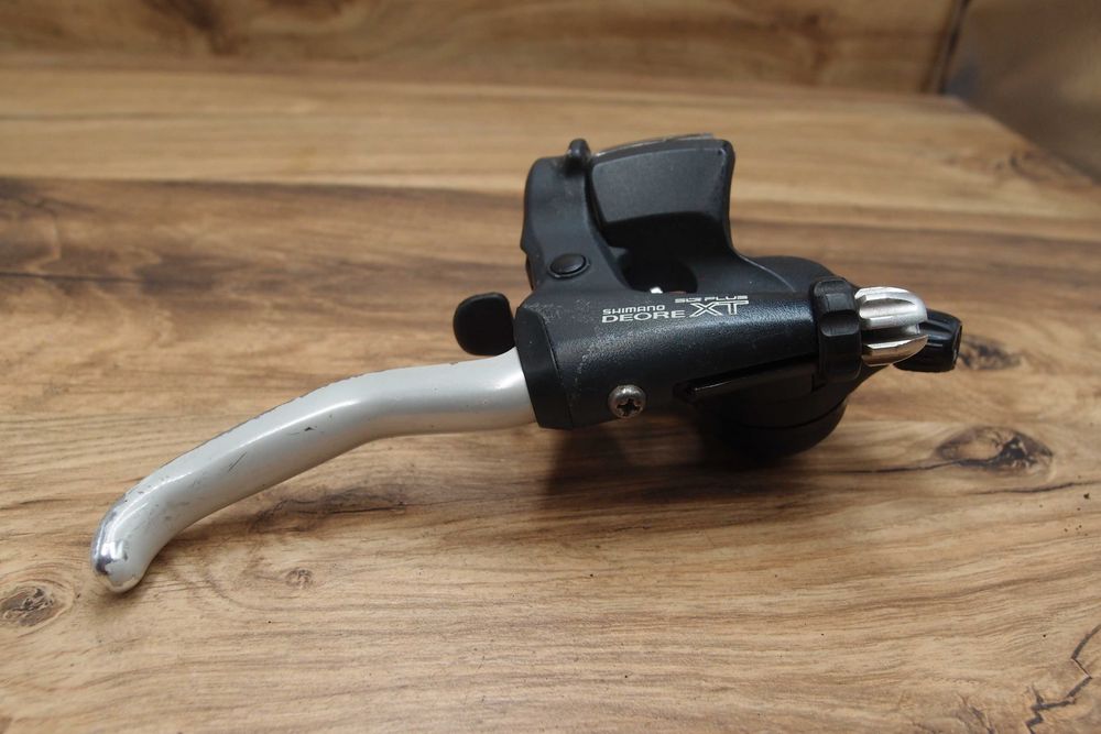prawa klamkomanetka Shimano Deore XT ST-M737 8 rzędów