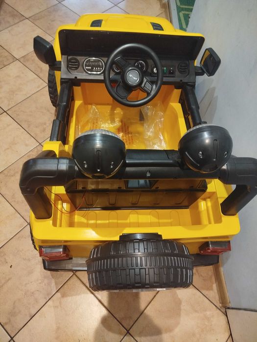 Autko na akumulator-duży jeep 3-7 lat -waga do 30 kg