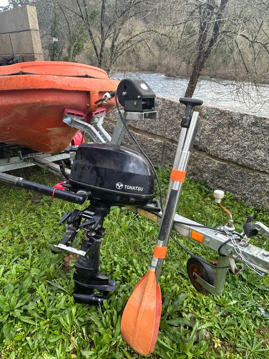 Barco Rigiflex com motor Tohatsu e atrelado novo