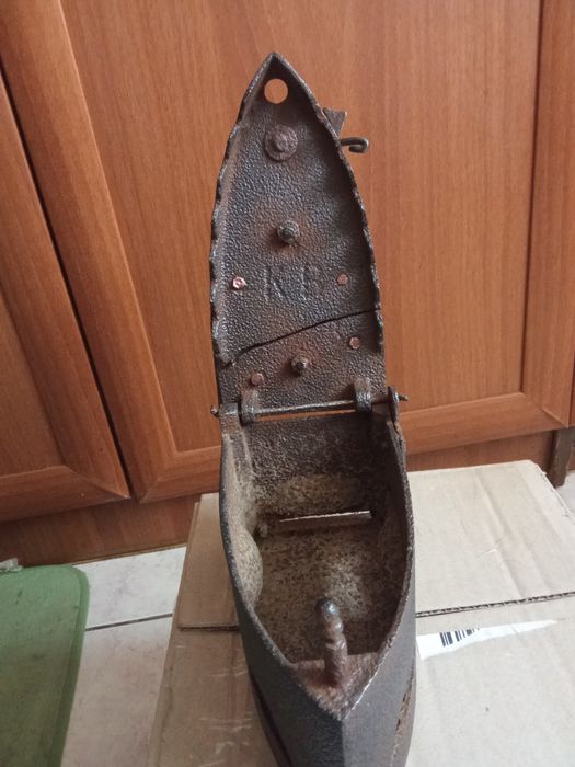 Утюг на углях.антикварный утюг