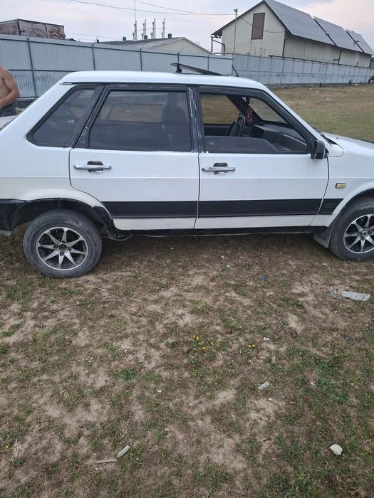 Продаєтця ваз 99
