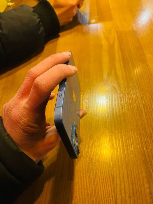 Продам айфон 13 128гб