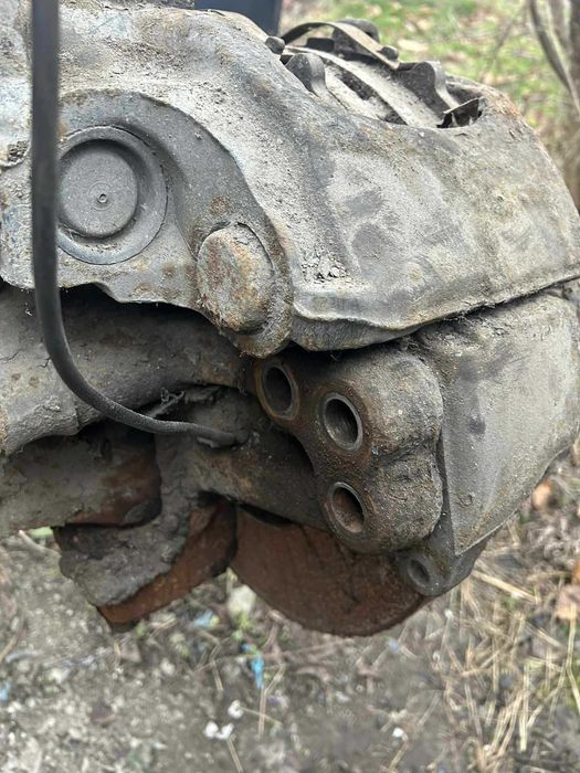 Zacisk Scania przód