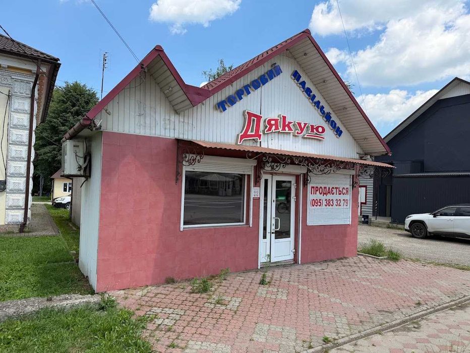 Продається фасадне комерційне приміщення в с. Мамаївці (Центр)