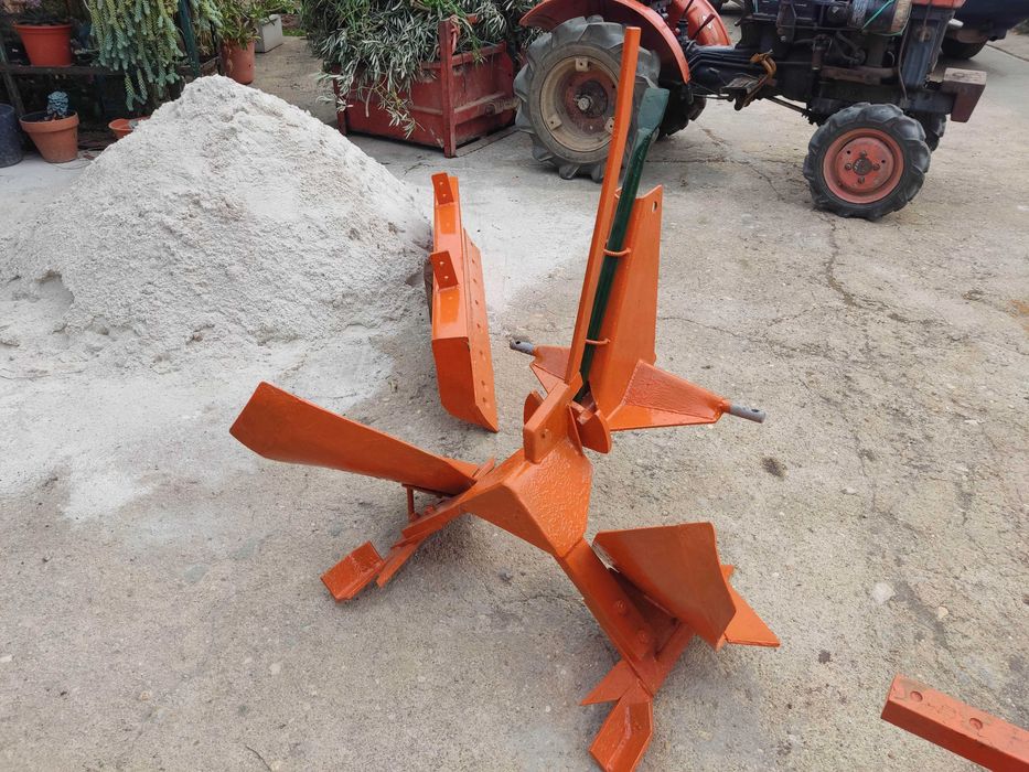 Tractor Kubota B5000 com diverso equipamento