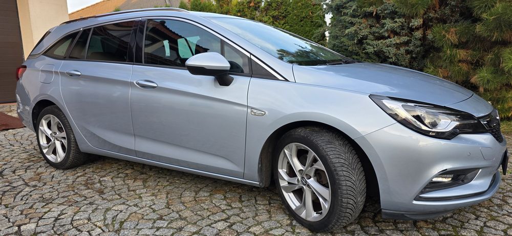 Opel Astra K Sports Turer – 1.6 Turbo 200 KM Elite Automat 1 użytkownik. Zakupiona w Polsce, bogate wyposażenie. Stan bardzo dobry. Przebieg 85 tys.