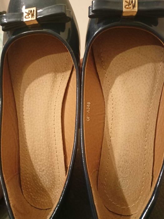 Baleriny wsuwane lakierowane kokarda Gofc 36