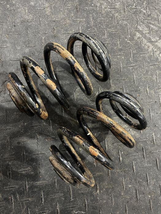 Sprężyny Tył Tylne Tylnie BMW E30 325iX Touring z Hakiem kombi 325i