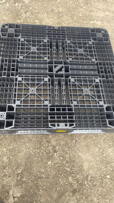 PALETY plastikowe  110x110x15 h 30 zł