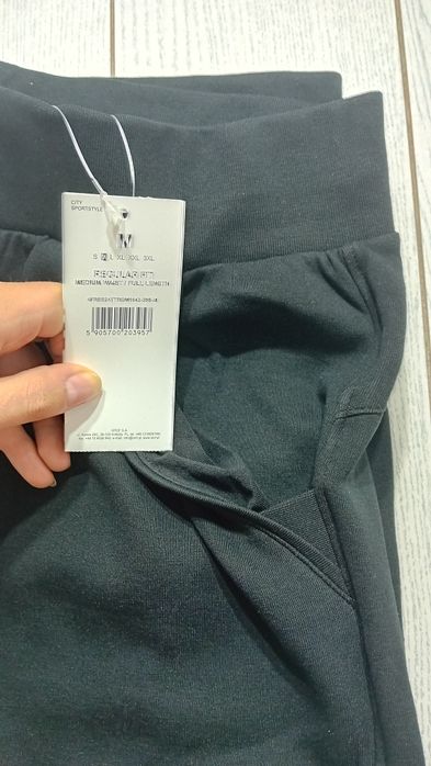 Nowe! Oryginalne 4F joggery męskie M czarne nieocieplone (957)