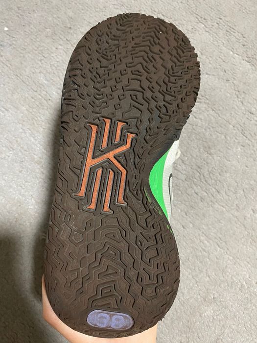 Продам баскетбольні кросівки найк кайра 7 ціна 2500ГРН