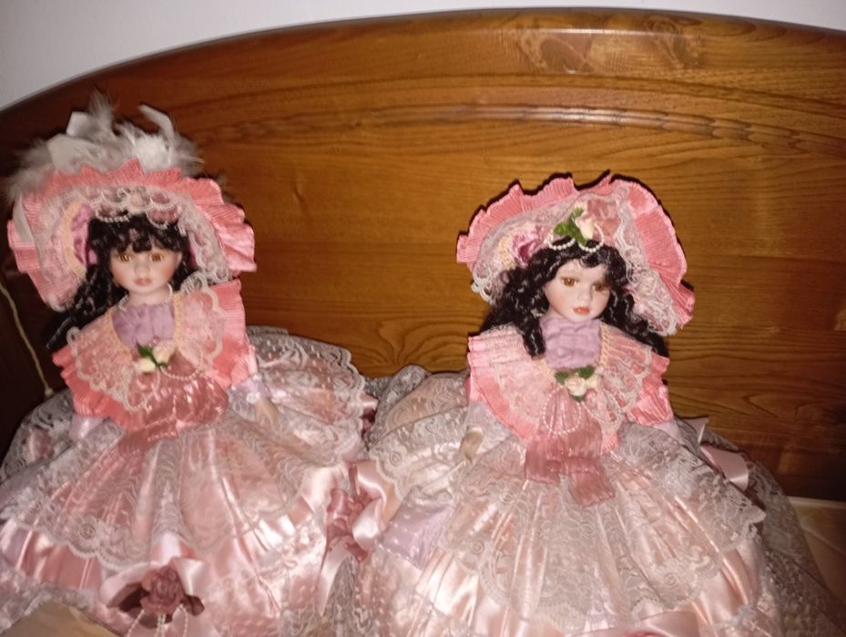 Conjunto de 2 bonecas de porcelana