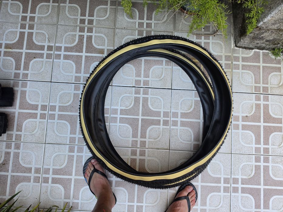 Vendo 2 pneus pirelli xc rc 2.4