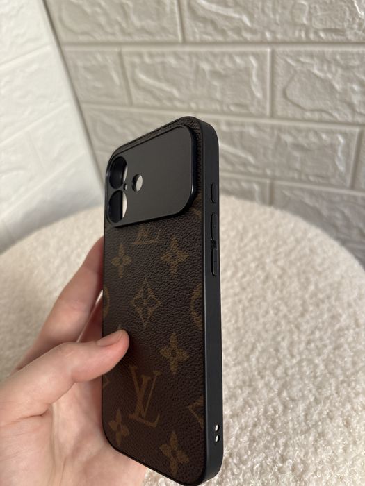 Чохол на iPhone 17