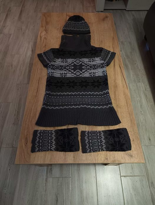 Sprzedam sweterek góralski bezrękawnik z czapką i rękawiczkami mitenki