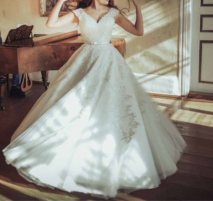 Весільна сукня