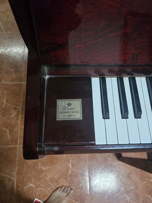 Piano SAMICK com banco