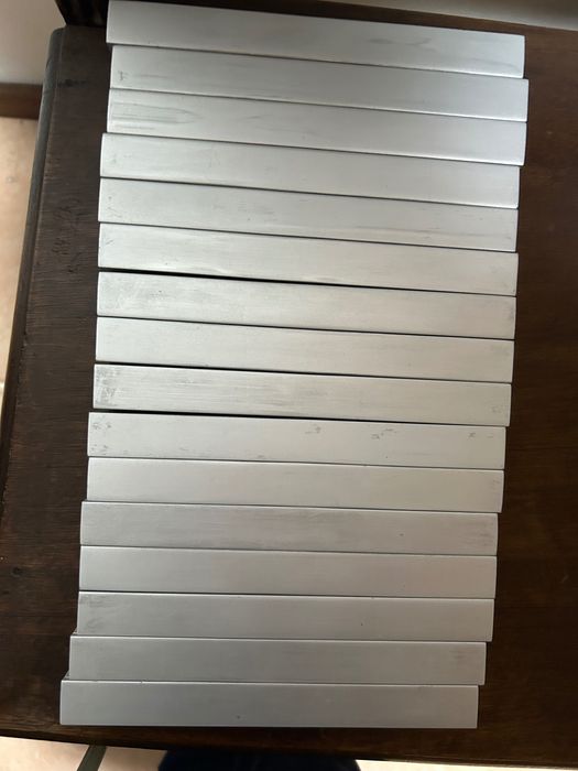 Puxadores em alumínio