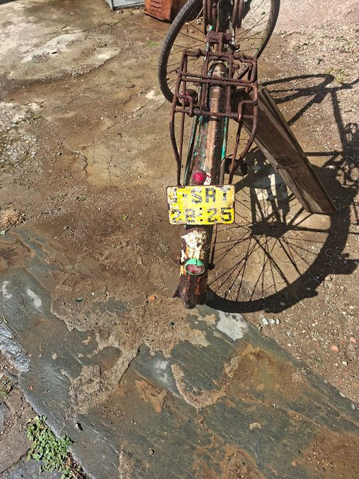 Bicicleta muito antiga para restaurar