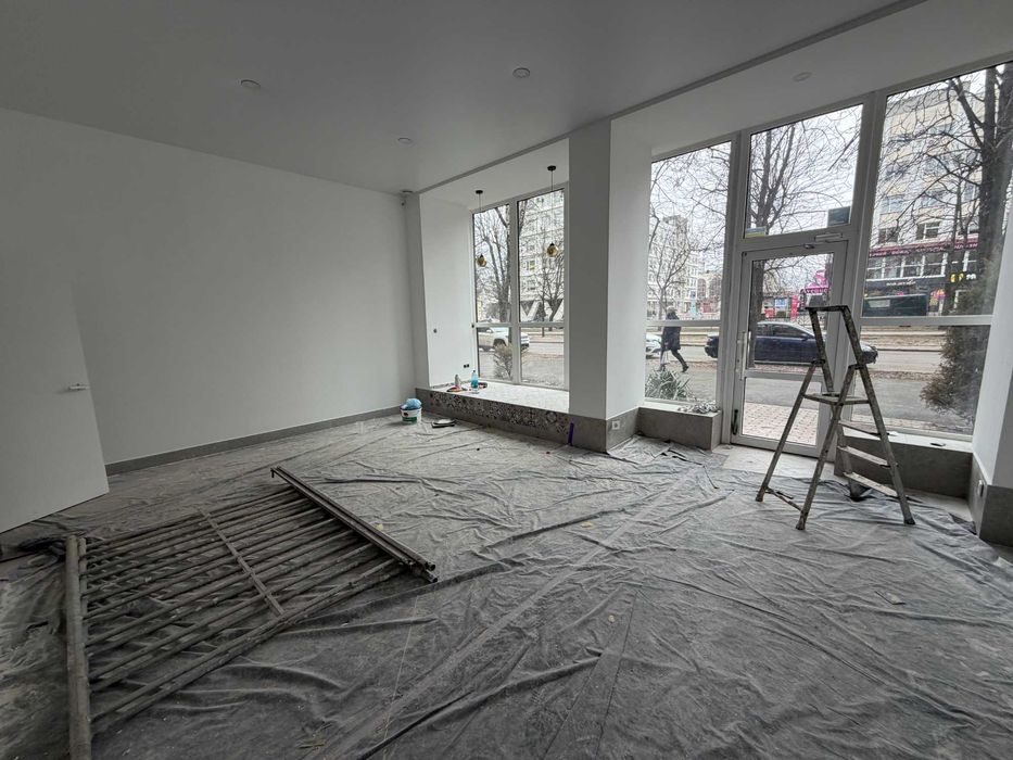 Фасадне приміщення по бул. Шевченка, навпроти ТРЦ Любава