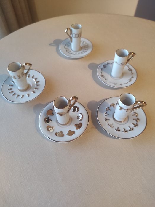 Conjunto de 5 chávenas diferentes em pasta de Limoge
