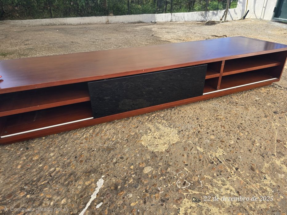 Móvel de sala com porta de vidro deslizante preta