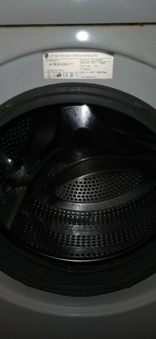 Продам повністю справну пральну машину  LG