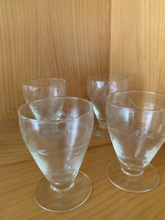 Conjunto de garrafa com tampa de vidro antigo . Com 8 copos