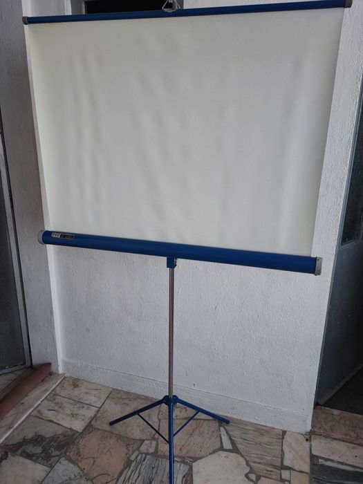 Projetor Antigo com acessórios e Tela