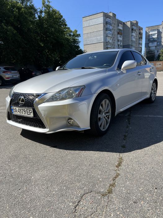 Lexus is 220d 2008года