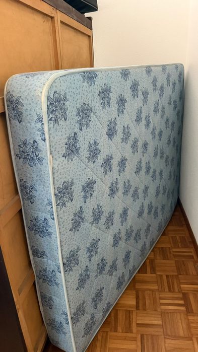 Colchão de molas casal excelente estado