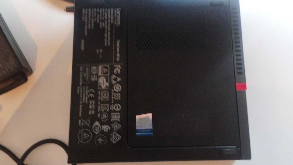 Pac Mini PC Lenovo ThinkCentre M720q Tiny + Monitor Medion 23.8" Full HD