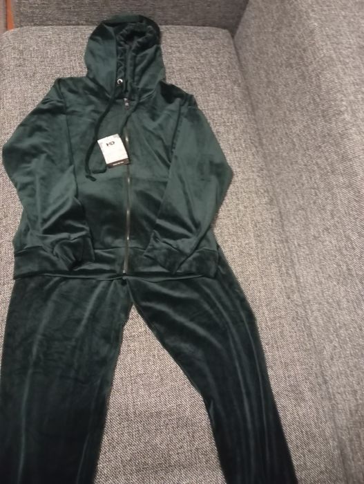 Велюровий спортивний костюм