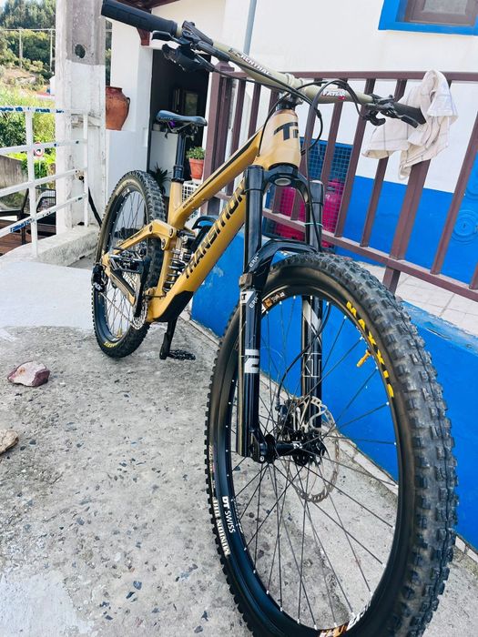 Vendo bicicleta de enduro Transition Sentinel em carbono