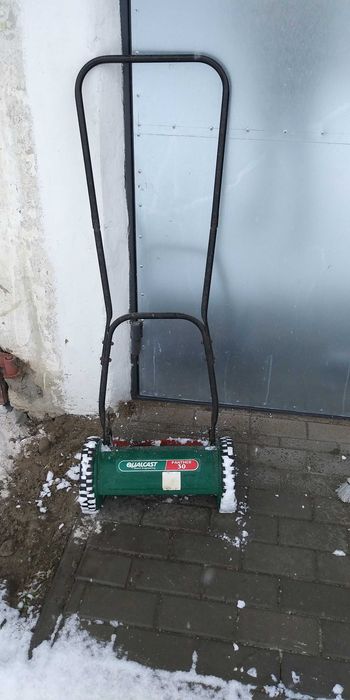 Ręczna kosiarka do trawy