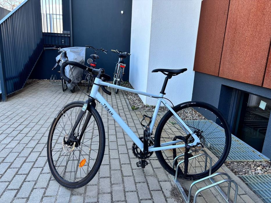Rower szosowy Triban RC120 
hamulcami tarczowymi