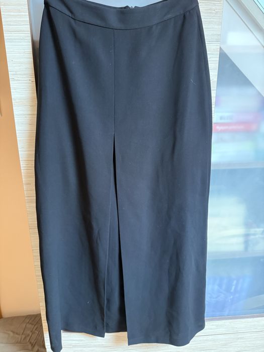 Czarna elegancka długa spódnica