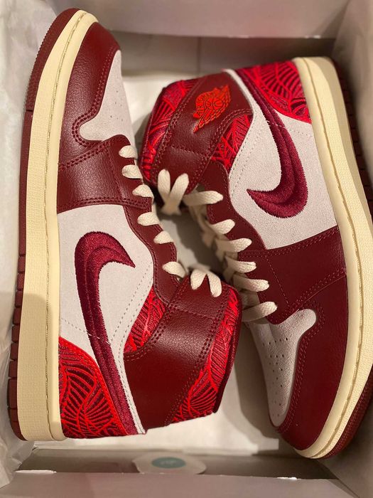 Nike WMNS Air Jordan 1 MID SE Red 41