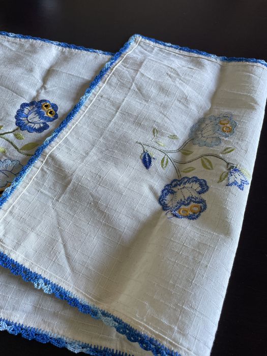 Caminho de mesa com desenhos de flores426076606595092483