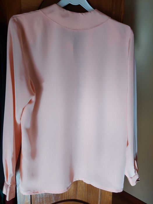 Blusa de seda completamente nova