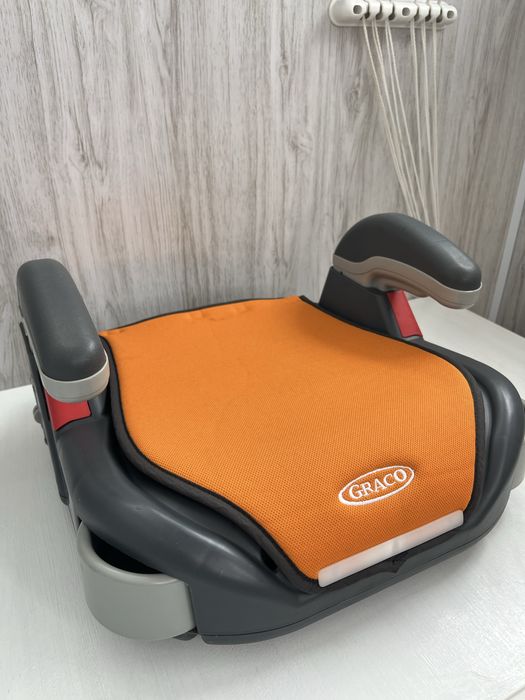 детский автомобильный бустер Graco Booster Basic