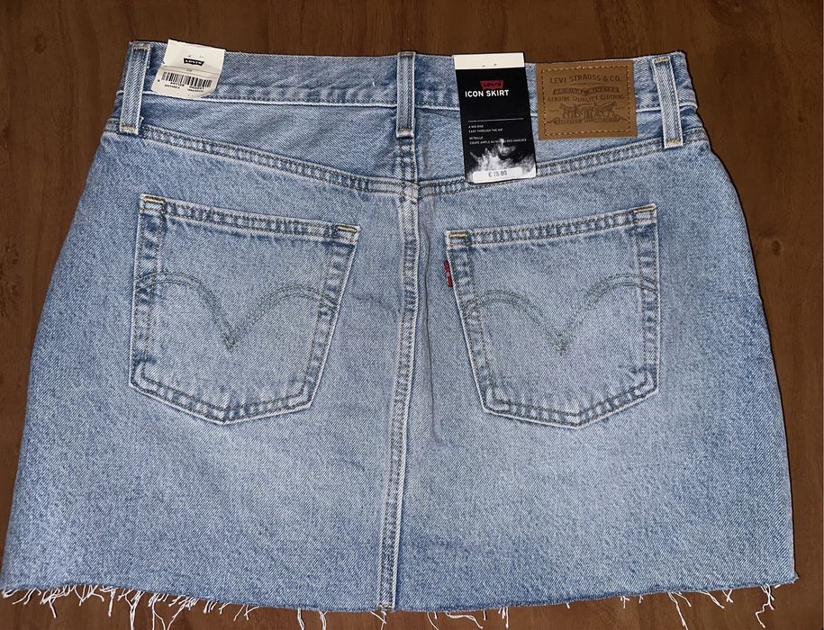 Продам джинсовую юбку Levis, р. 27, 28.