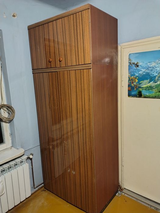 Szafa wraz z nadstawką