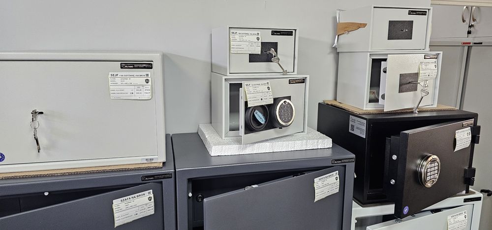 Szafa na BROŃ S1 • sejf na broń długą i krótką • Mieści OPTYKĘ • 150P3