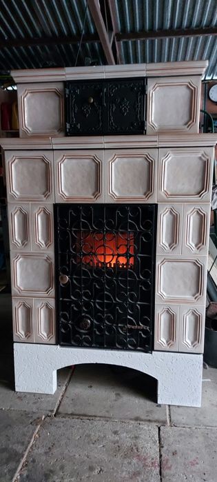 Niemiecki piec kaflowy kominek , wolnostojący