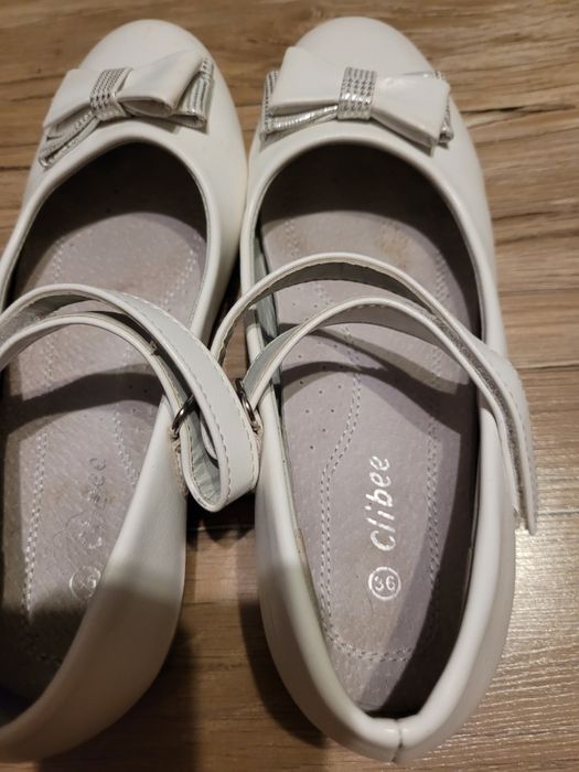 Białe buty komunijne