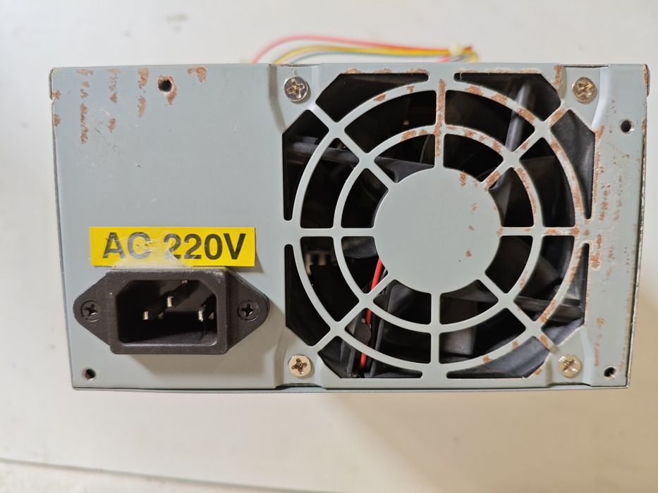 Блок живлення JNC 300ATX-P4 та Delux KYP-450 ATX