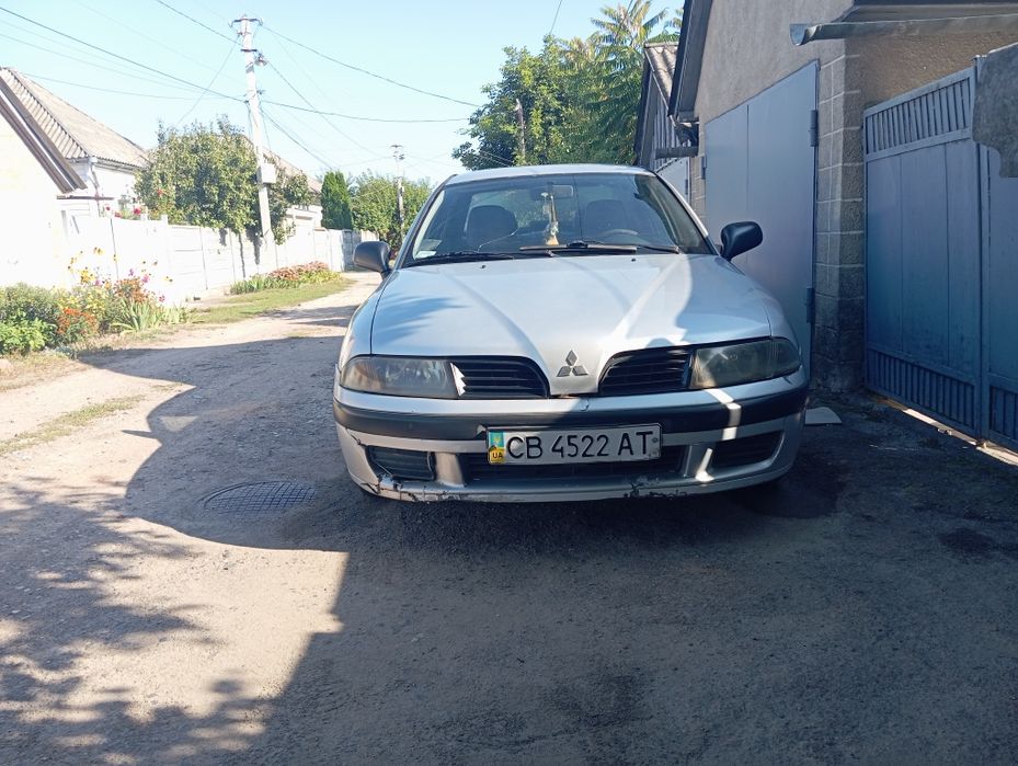Продам мітсубісі Карізма 1.6. бензин 2002р. Передня резіна нова зима, задня  40 процентів. Двигун масла не бере, ходова частина зроблена, требуєтся сварочні роботи замена порогив, масла филтра замінено, поміняно ремень ГРМ. Детальна інформація за номером. 09******17. Ціна 1500уе.